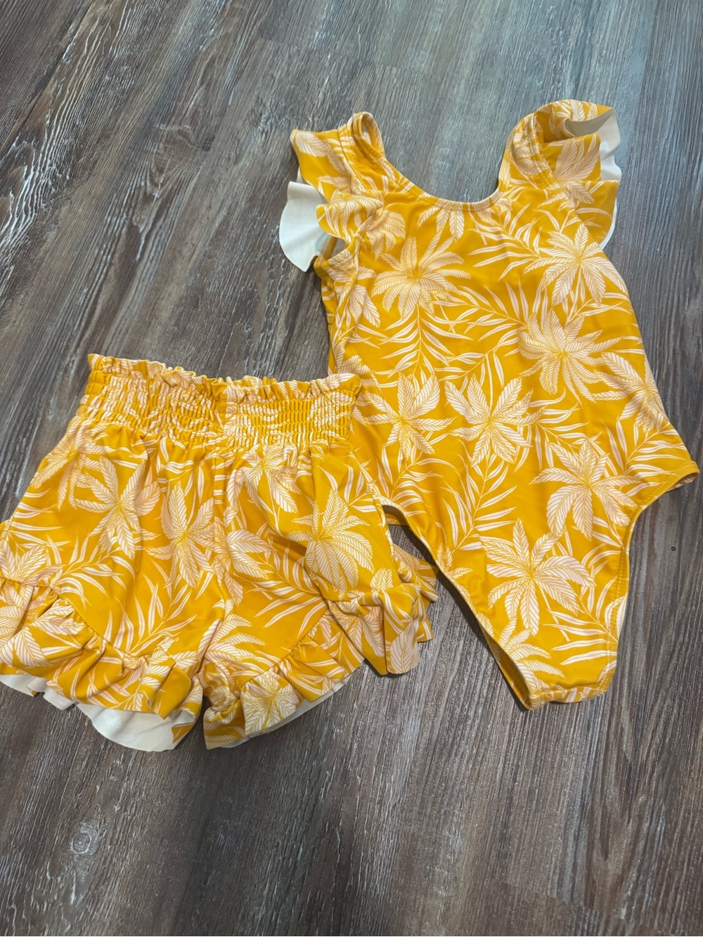 Jessica Simpson Yellow Tropical Leaf Shorts Set - Picture 3 of 3